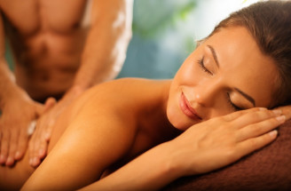 Masážny zážitok pre náročných: Čím je špeciálna erotická nuru masáž?