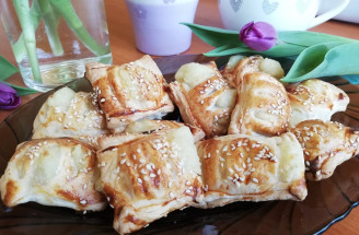 RECEPT: Rýchle a chutné bryndzové koláčiky z lístkového cesta