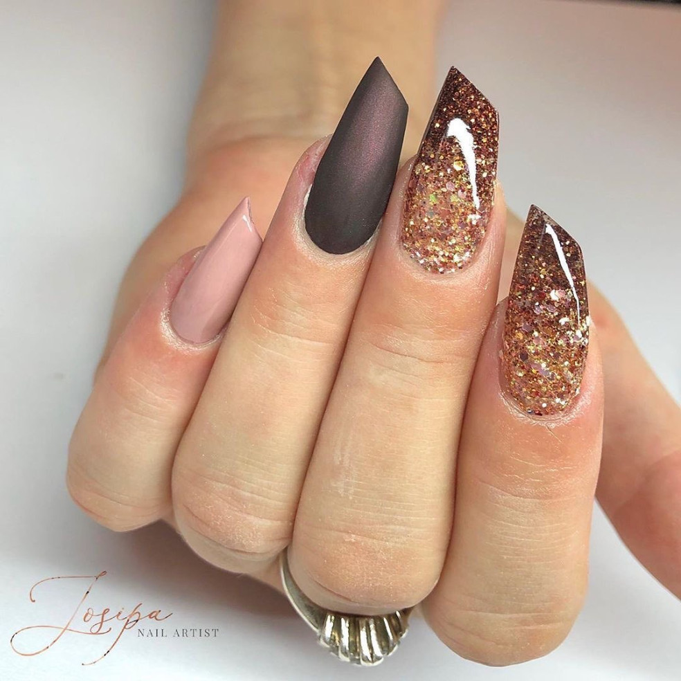lipstick nails