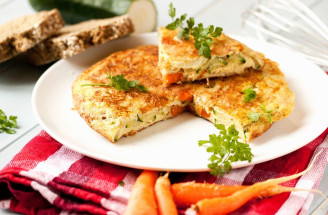 Na raňajky aj večeru: Lahodná cuketová omeleta s ricottou je hotová raz-dva!