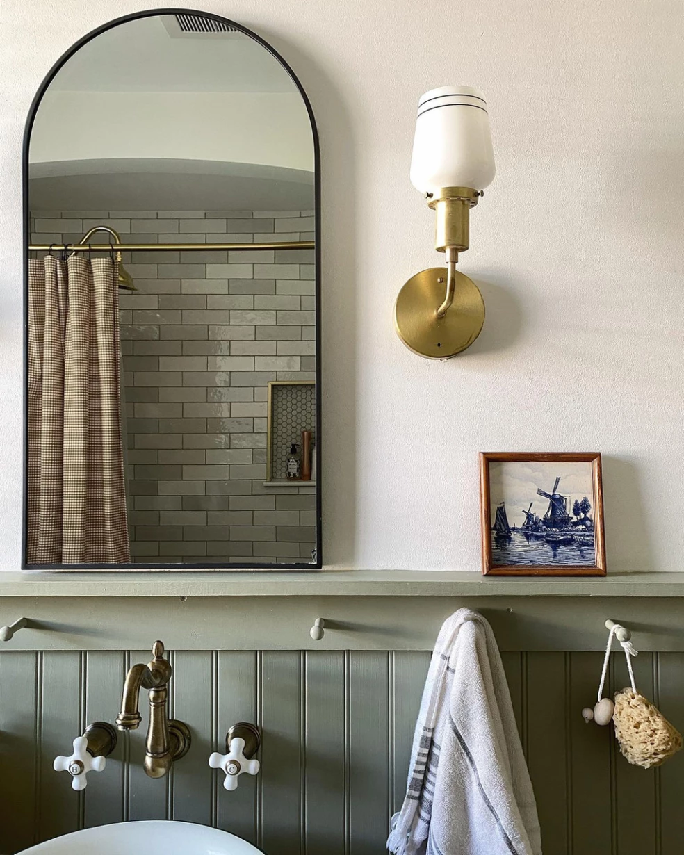 Retro kúpeľňa v olivovej farbe