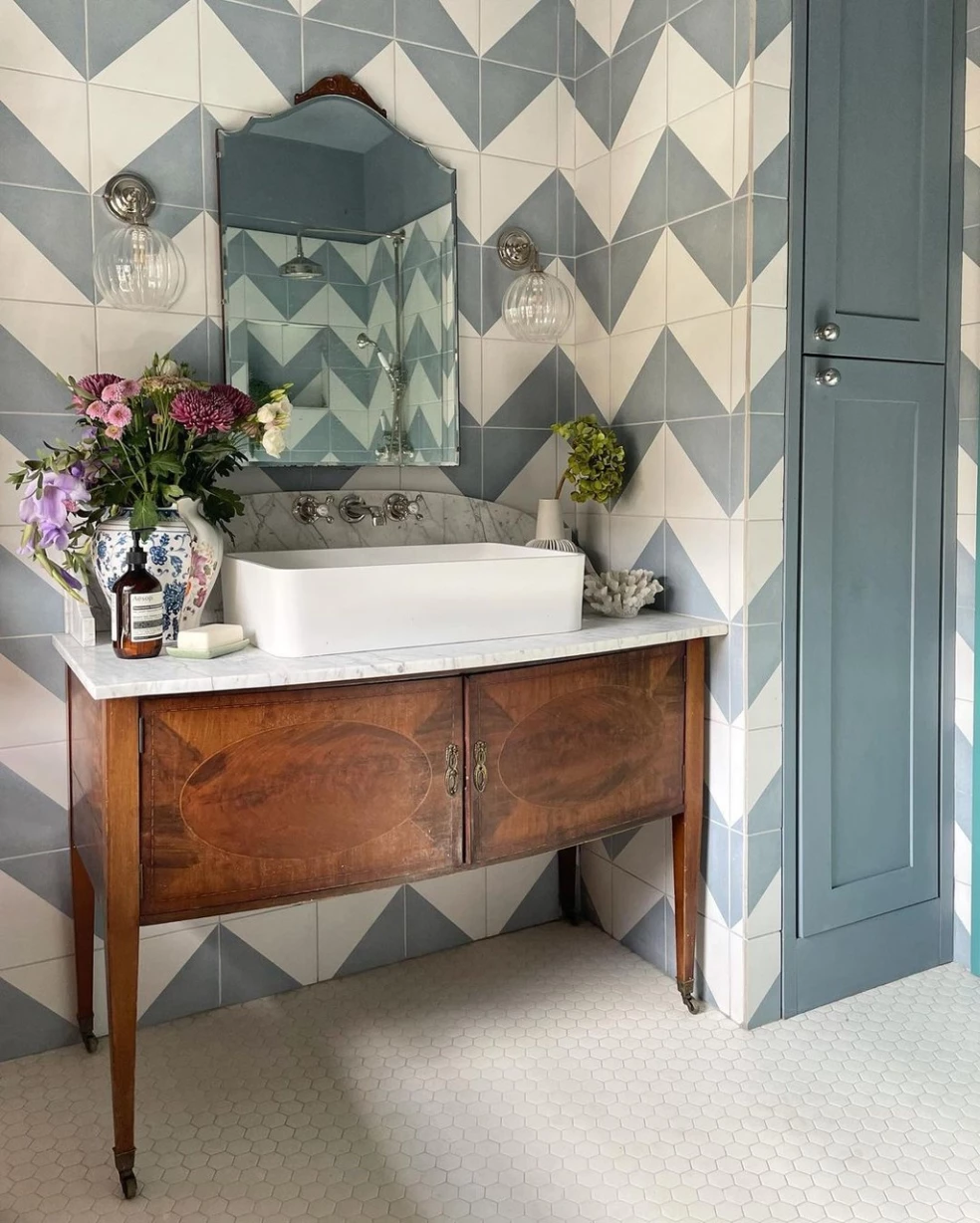 Retro kúpeľka v bielo tyrkysovej farbe