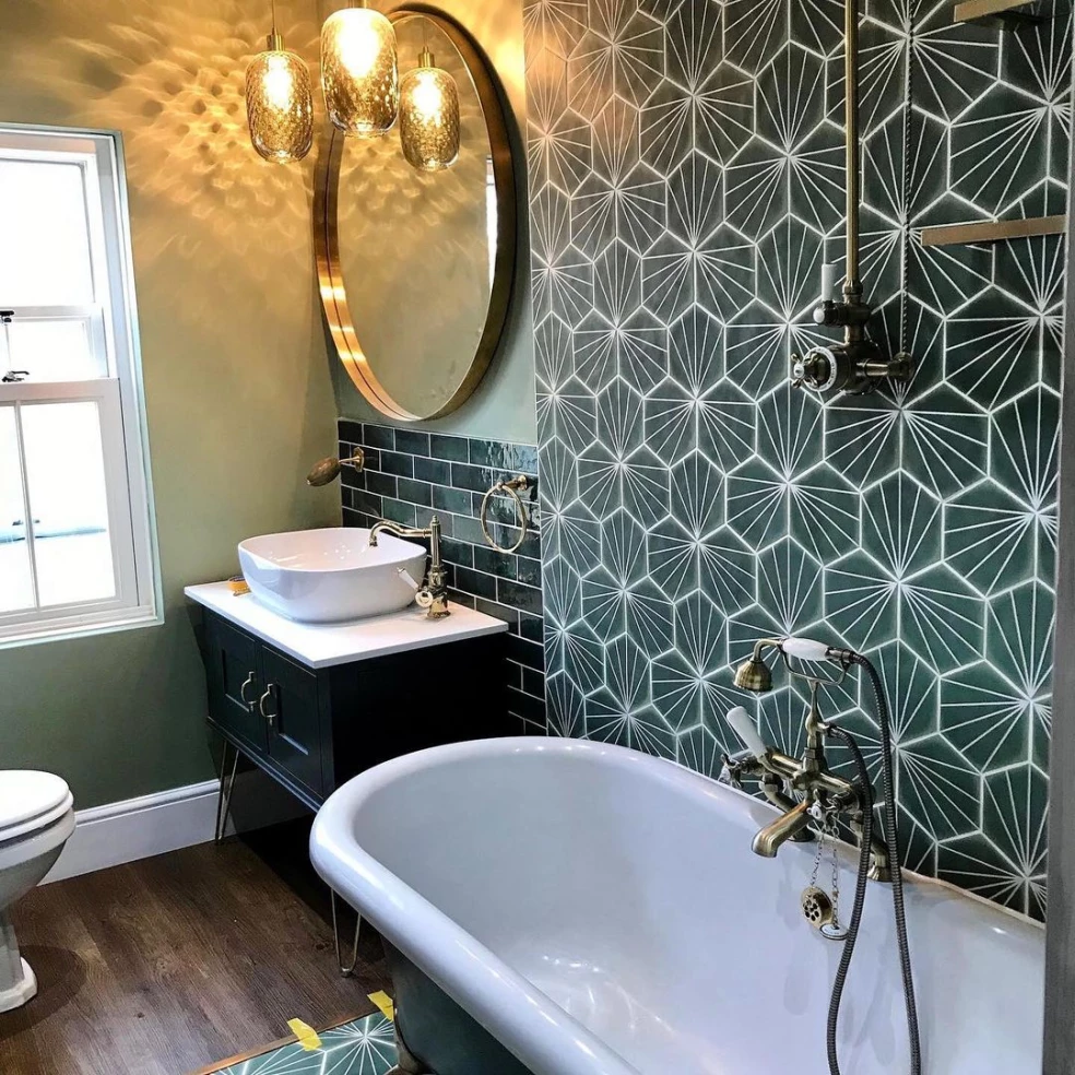 Retro kúpeľňa v tmavo zelenej