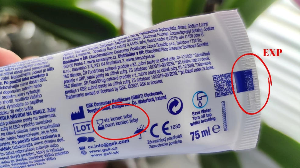 Symbol presýpacích hodín na kozmetike označujúci dátum minimálnej trvanlivosti výrobku