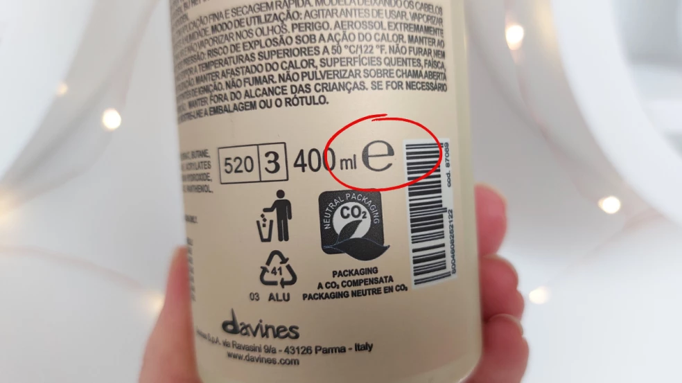 Symbol e-mark ℮ pri objeme alebo hmotnosti kozmetiky označujúci deklarované množstvo výrobku v balení
