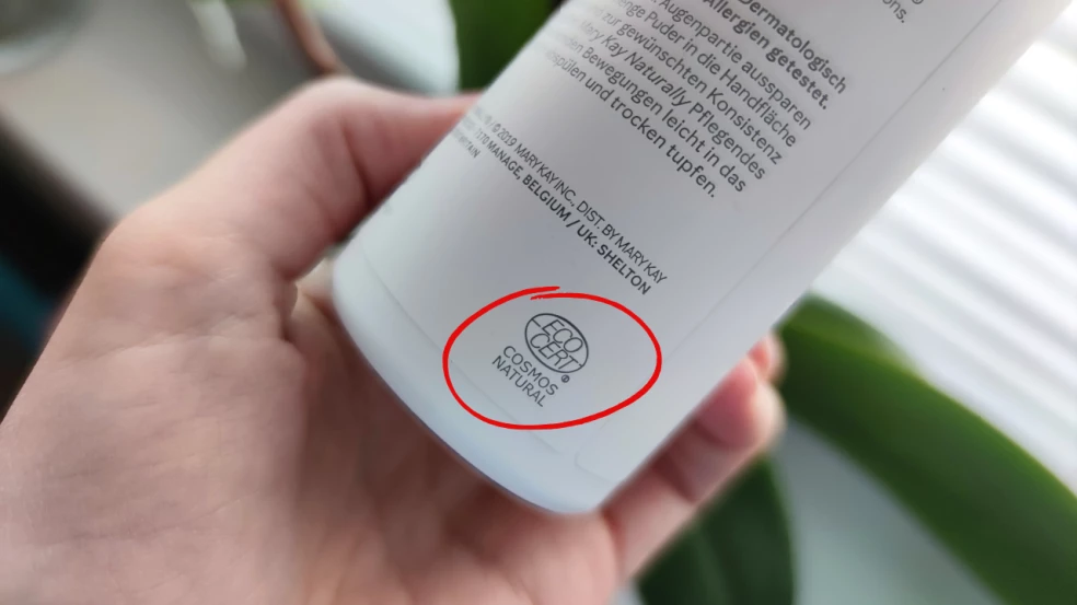 Certifikáty COSMOS ORGANIC, COSMOS NATURAL, ECOCERT a BDIH na obaloch prírodnej a organickej kozmetiky