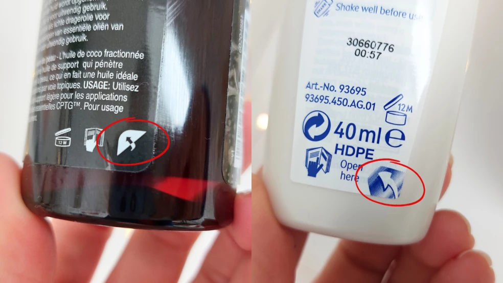 Ohnutá šípka na odlepovacej etikete kozmetiky označujúca ďalšie informácie o zložení a používaní výrobku