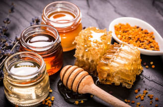 Manuka med: Vieš, čo tento prírodný zázrak dokáže s tvojou pleťou?