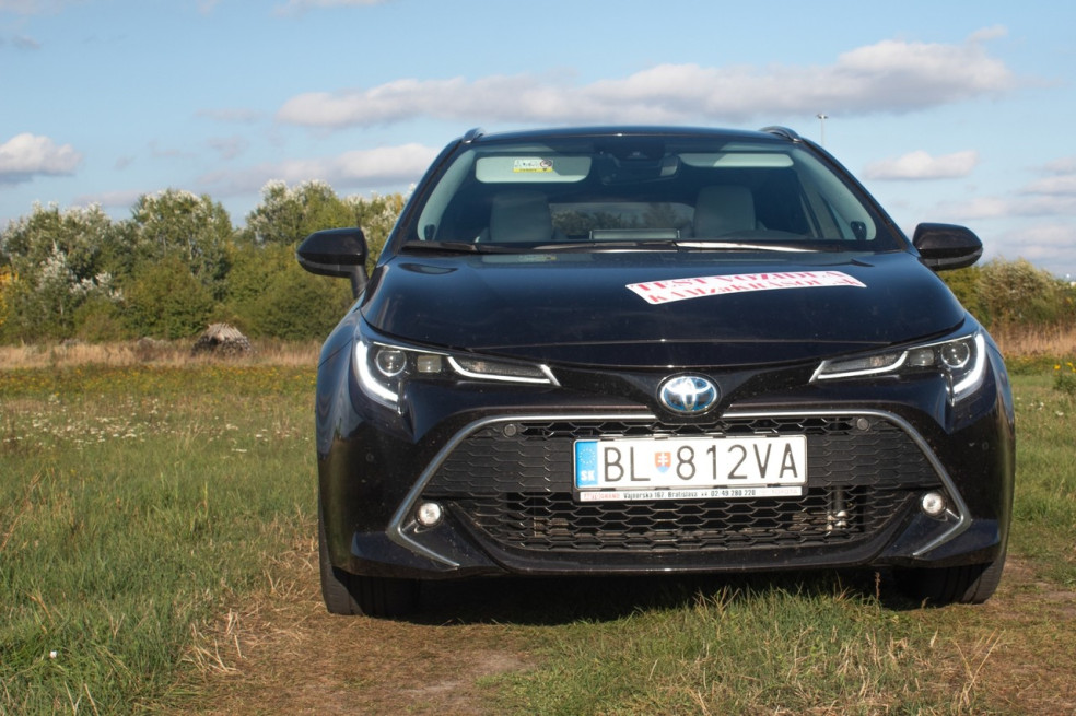 Toyota Corolla - predné svetlomety