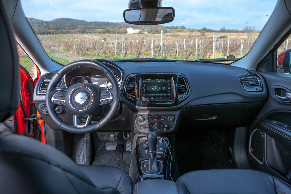 Jeep Compass - interiér