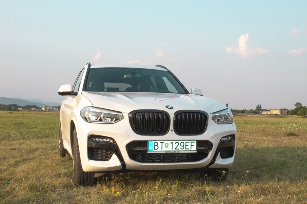 BMW X3 - predné svetlomety