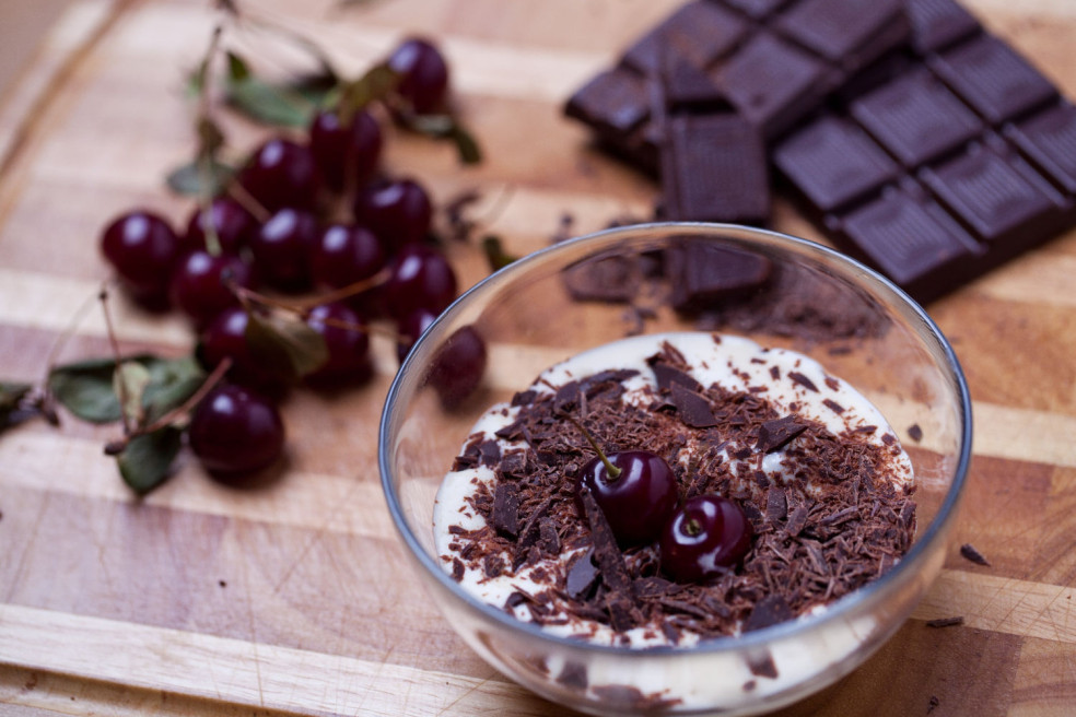 Mascarpone, višne a čokoláda (pre 4 osoby)