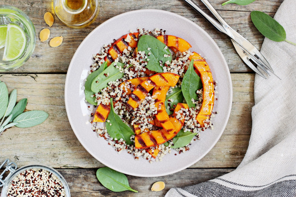 quinoa a grilovaná tekvica