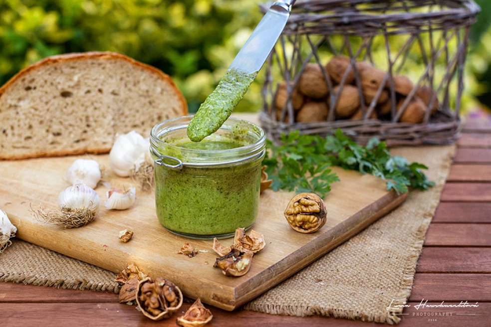 Pesto s petržlenovou vňaťou