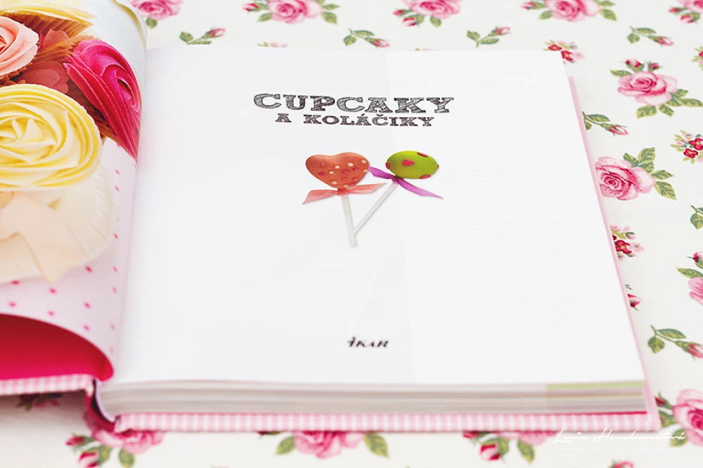 Kuchárska kniha Cupcaky a koláčiky (recenzia)