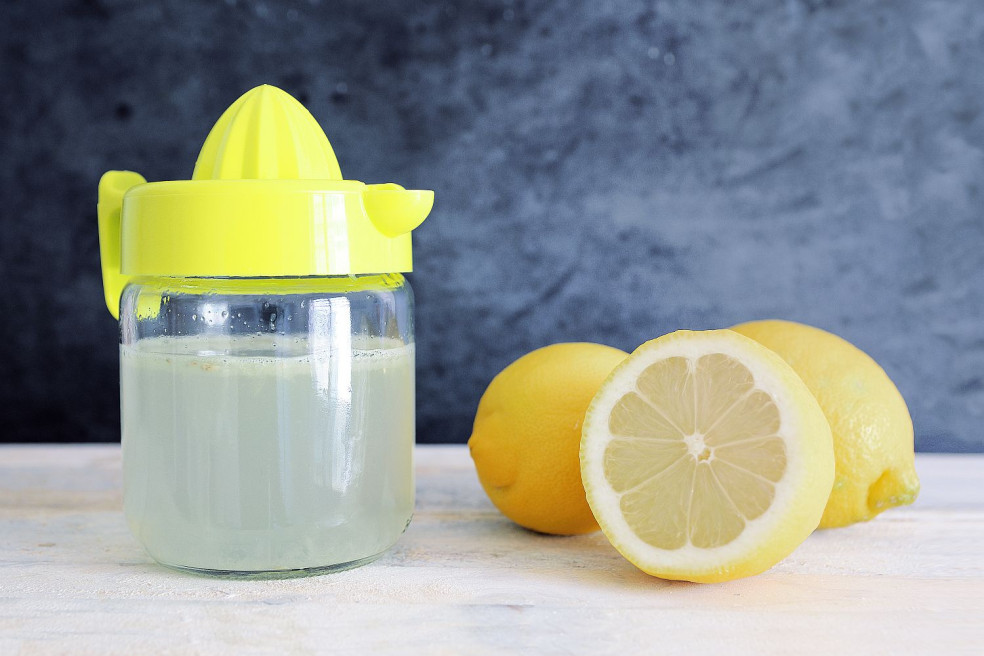 účinky vody s citrónom