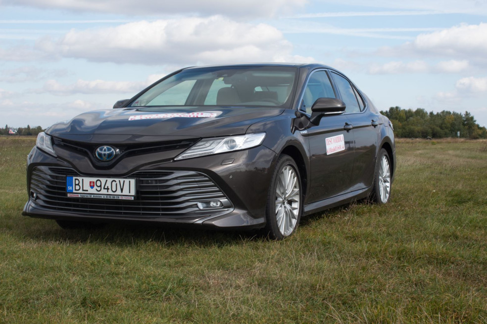 Toyota Camry - predné svetlomety