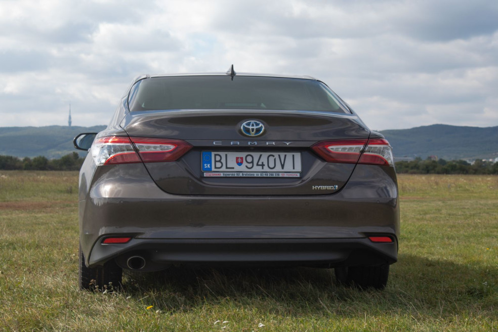 Toyota Camry - zadné svetlomety