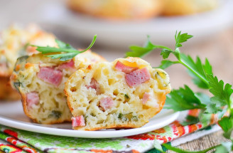 RECEPT: Najlepšie slaninové muffiny s jarnou cibuľkou