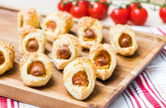 Recept na mini hotdogy z lístkového cesta: Len tak sa po nich zapráši!