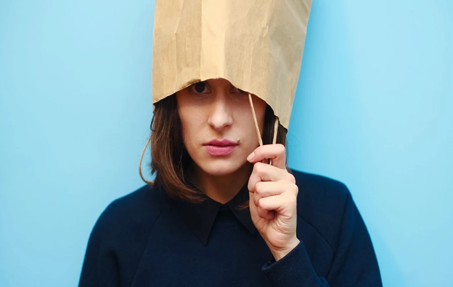 Človek v stresovej situácii, symbolizujúci sociofóbiu