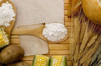 Zemiakový alebo kukuričný škrob: Ktorý je vhodný na varenie a ktorý na pečenie?