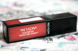 TEST: Revlon - krémový hydratačný lesk na pery