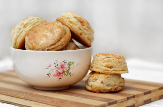 Čo pripraviť na silvestrovský stôl? Skús recept na oškvarkové pagáče!