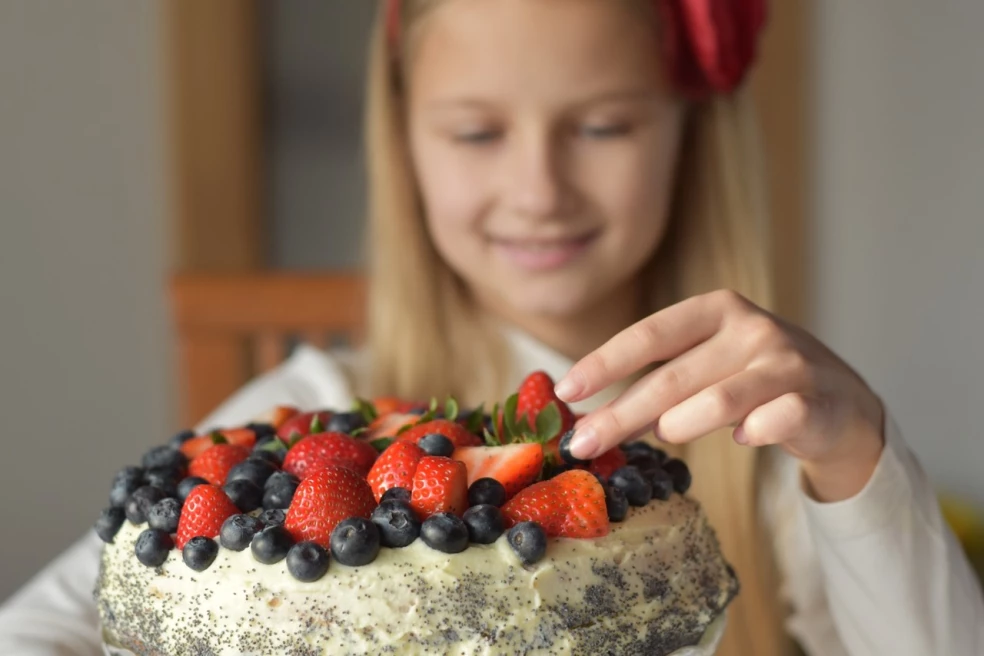 maková torta s čučoriedkami