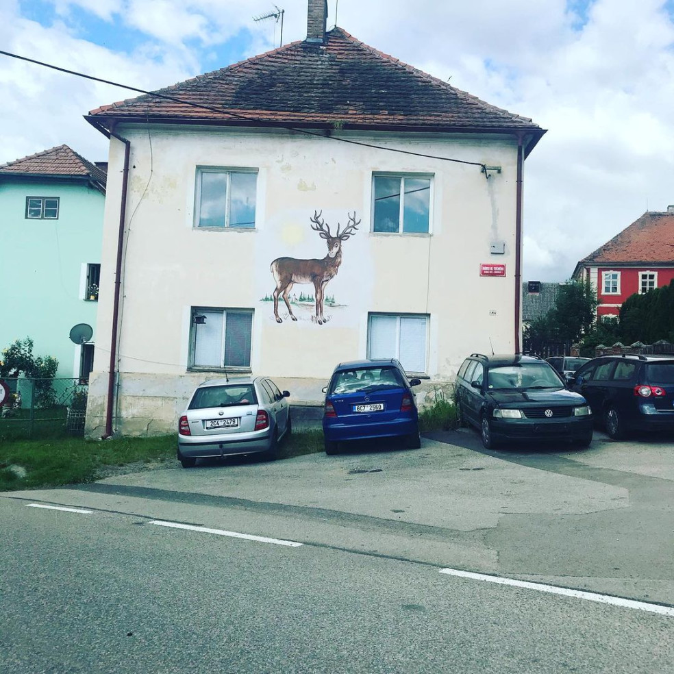 Budova v Hošticiach