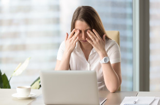 Ako zabrániť únave očí pri práci s počítačom? Takto nebude zrak trpieť!