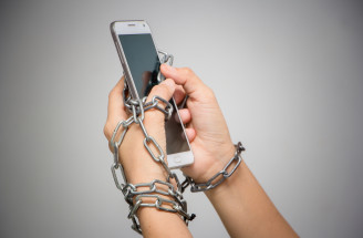 Nejdeš bez neho ani na krok? Zisti, či ťa trápi závislosť na mobile!