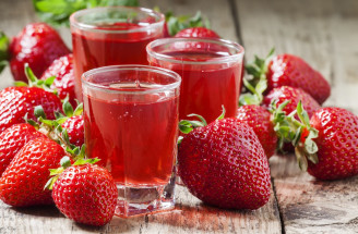 Jahodová sezóna je tu! Prinášame recept na výborný jahodový likér