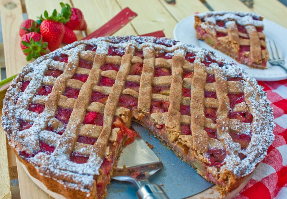 recept na Špaldový mrežovník s rebarborou a jahodami