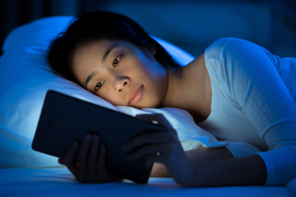 smartfóny sú zlé na nespavosť