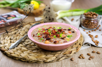 Recept: Fazuľová polievka s opečenou slaninkou