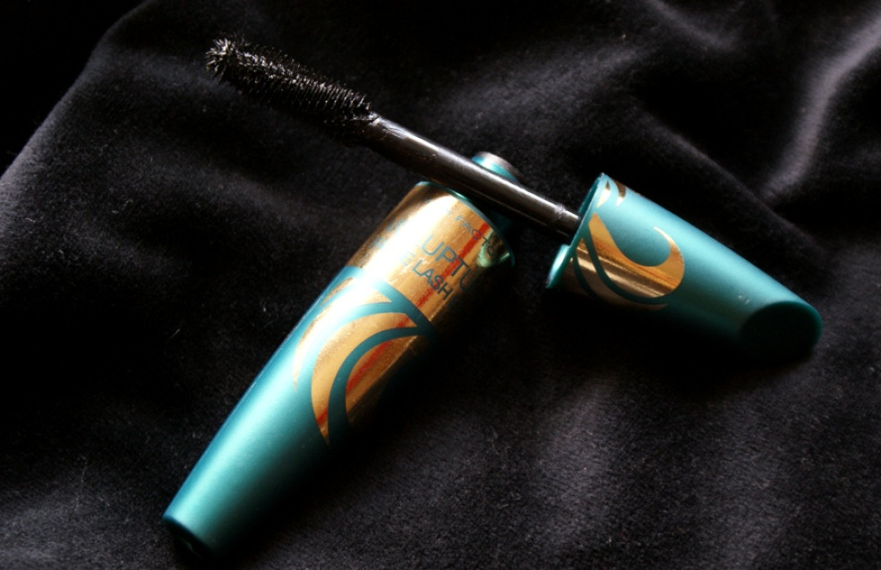 TEST: MAX FACTOR - Voluptuous False Lash Effect Maskara