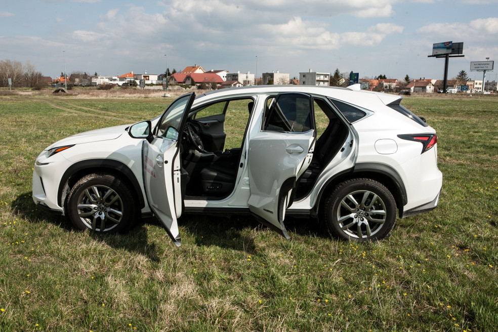 Lexus NX 300 h - exteriér