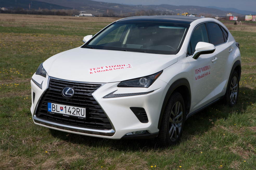 Lexus NX 300 h - predné svetlomety