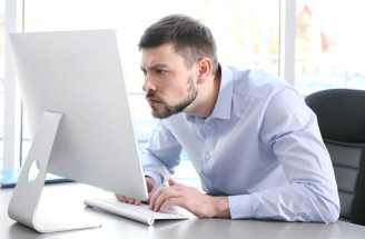 Ako na správne držanie tela? Tento jediný cvik ti tiež pomôže predĺžiť svoju mladosť