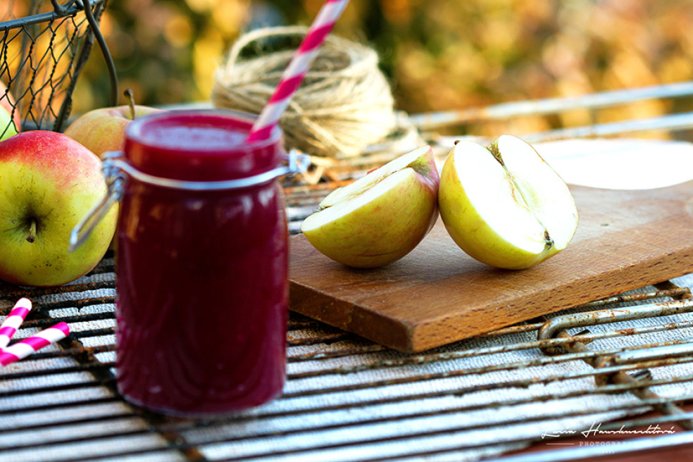 Cviklové smoothie s ananásom a jablkom