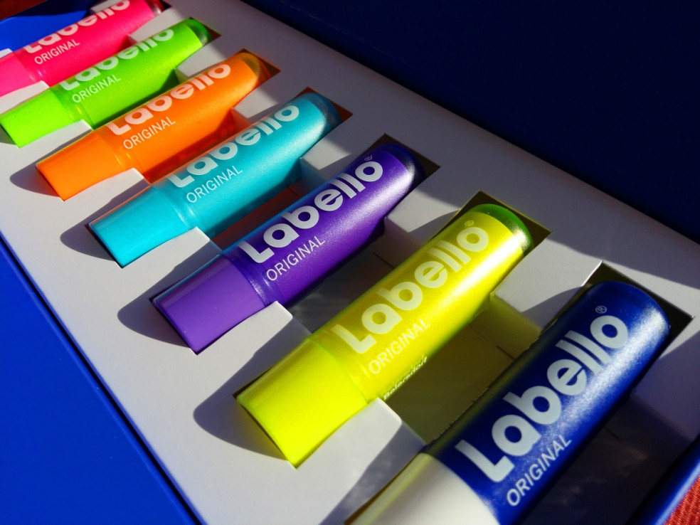 TEST: Labello – Neon Edition – kazeta balzamov na pery