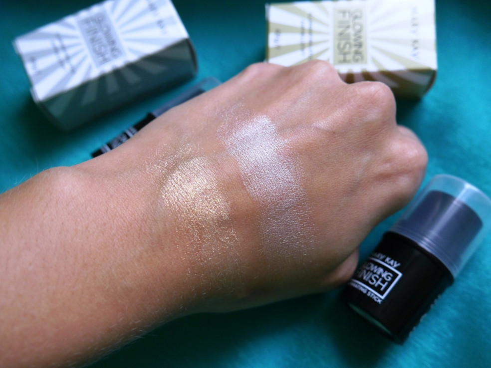 Mary Kay – Glowing Finish™ Rozjasňujúca tyčinka