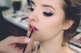 ZERVA Cosmetics: Nalíč sa podľa poprednej vizážistky Athiny Zerva!