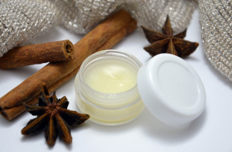 DIY balzam na zväčšenie pier so škoricou: Ani botox nebudeš potrebovať!