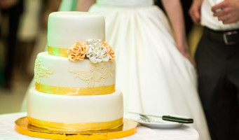 Farebná svadobná torta: Vybrať červenú, zelenú či inú farbu?