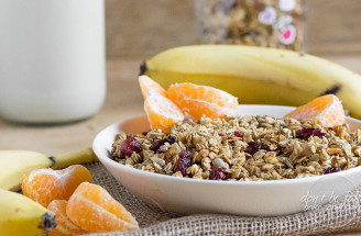 Raňajková granola s kešu a brusnicami