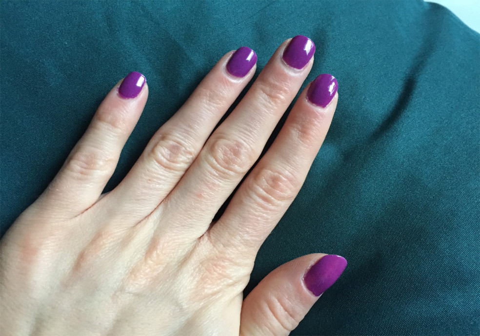 TEST: REVLON - Colorstay Gel Envy - Lak na nechty s bázou