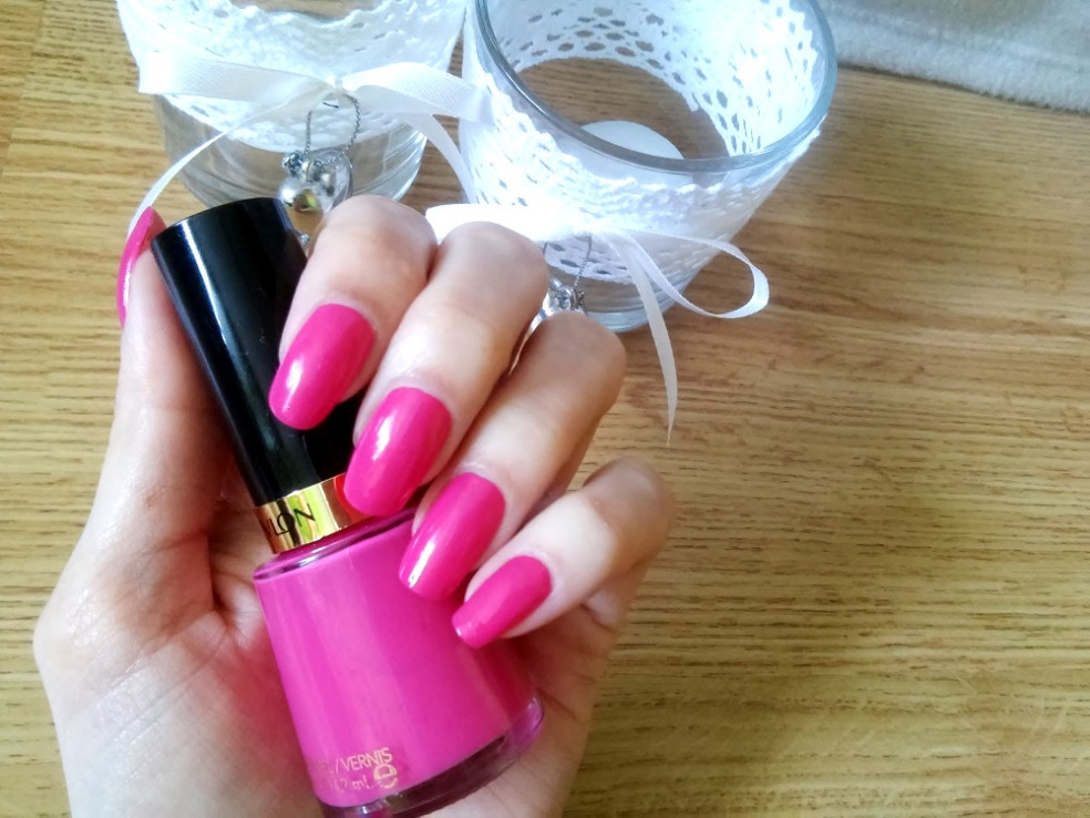 Revlon Nail Enamel - lak na nechty v odtieni 901 Fuchsia Fever