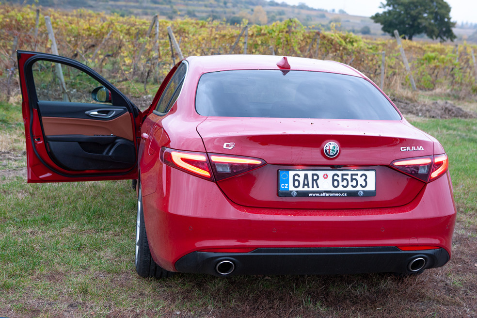 Alfa Romeo Giulia - zadné svetlomety